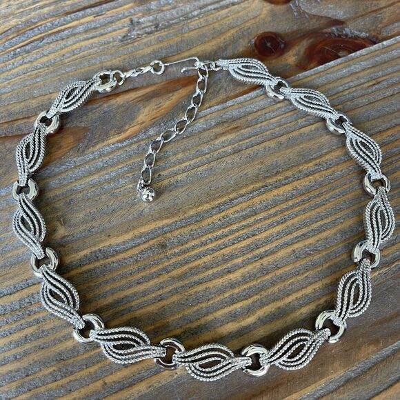 Vintage Unsigned TRIFARI Silver Tone Textured Link 16" Necklace Adjustable - Picture 5 of 5
